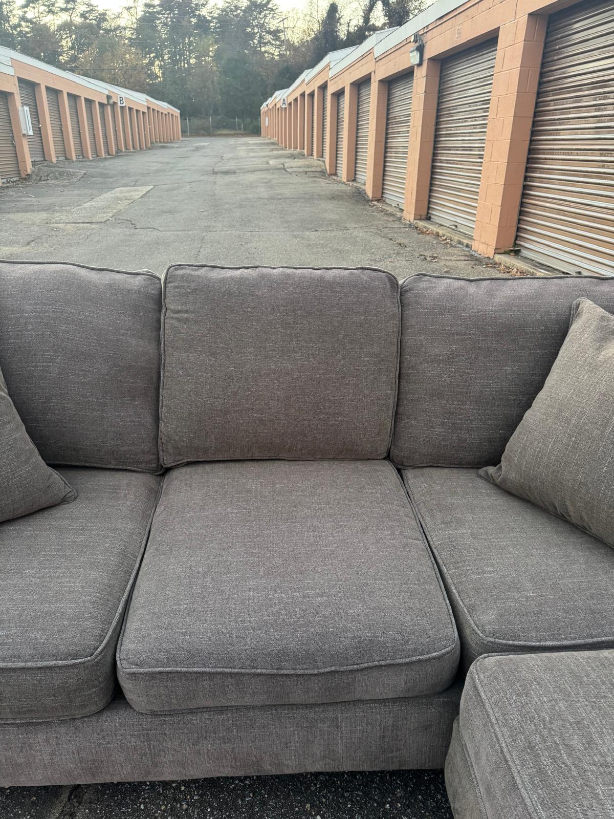 (Delivery Available) Haverty’s Dark Gray 3p Sectional