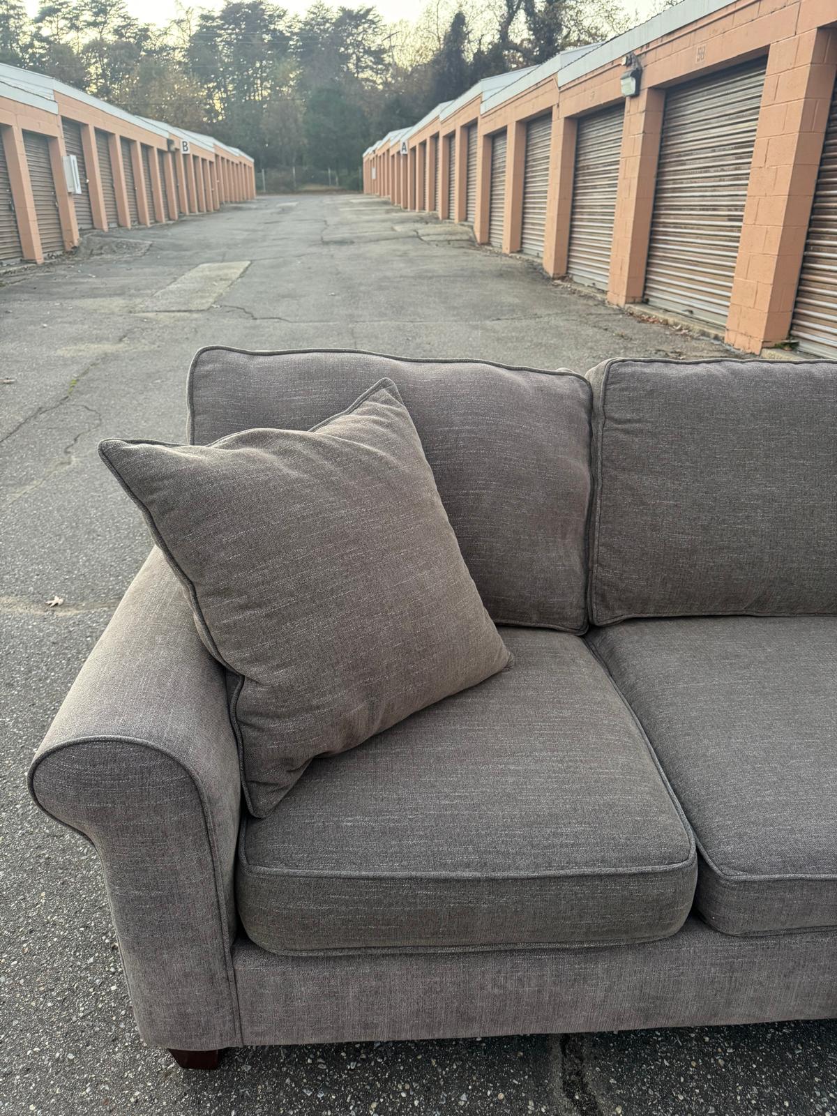 (Delivery Available) Haverty’s Dark Gray 3p Sectional