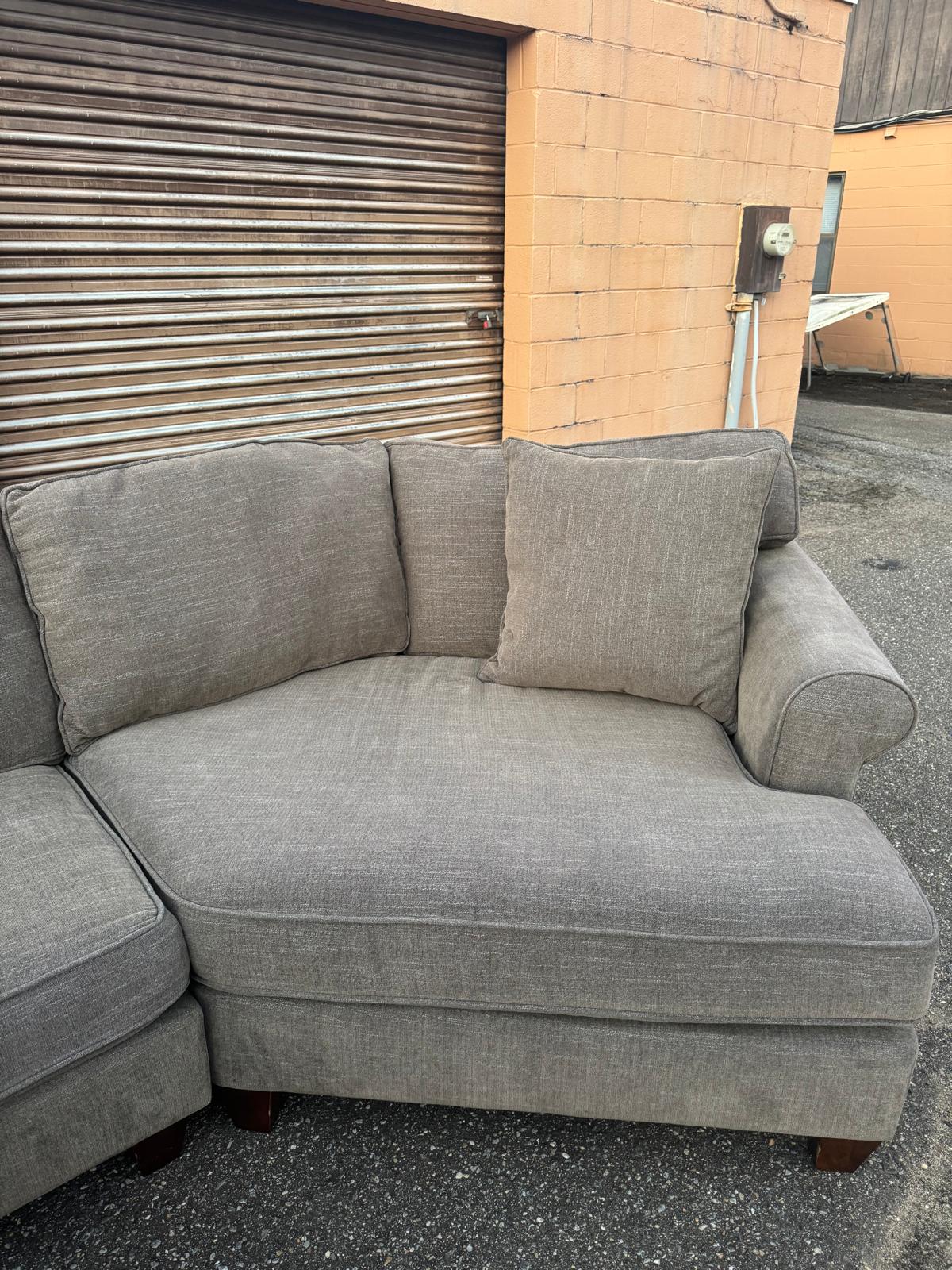 (Delivery Available) Haverty’s Dark Gray 3p Sectional